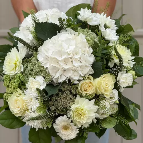Bouquet blanc Écume : hortensia, dahlias, roses crème, gerberas, chrysanthèmes et ammi