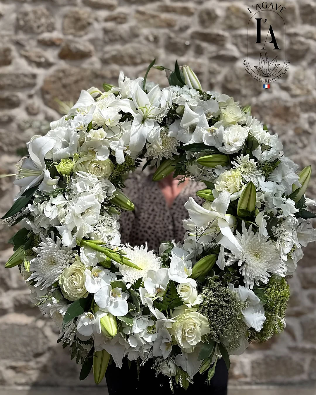 Couronne de lys et de fleurs blanches
